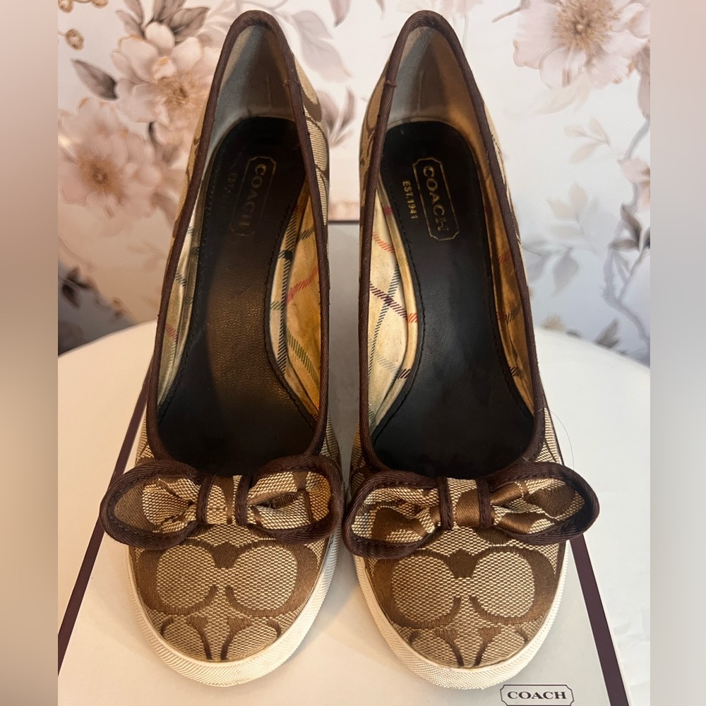 Coach Women's Tan and Brown Bow Heels